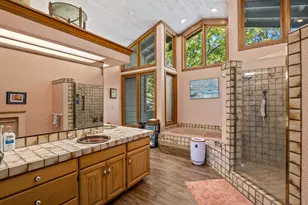 240 NE Scenic Dr, Grants Pass, OR 97526 - Photo 19