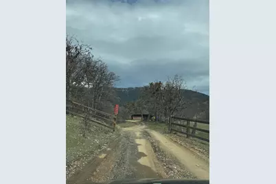 2000 Colestin Road, Ashland, OR 97520 - Photo 5