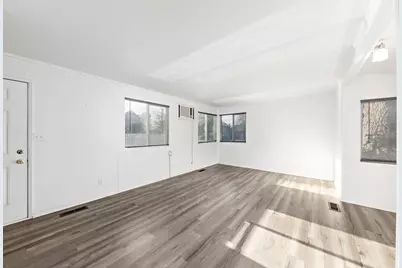 858 E 9th Street, Medford, OR 97504 - Photo 5