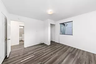 858 E 9th St, Medford, OR 97504 - Photo 9