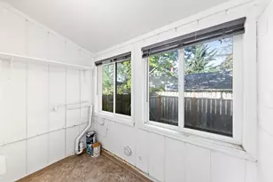 858 E 9th St, Medford, OR 97504 - Photo 13