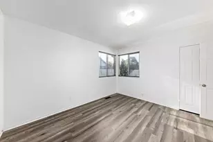 858 E 9th St, Medford, OR 97504 - Photo 11