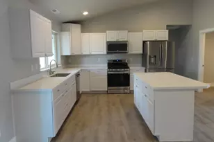 5218 Lyptus Ln, Klamath Falls, OR 97601 - Photo 9