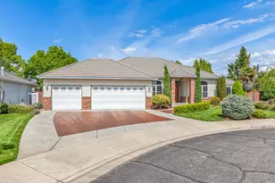 131 Spanish Bay Ct, Eagle Point, OR 97524 - Photo 3