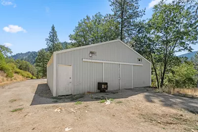 18505 E Evans Creek Road, Rogue River, OR 97537 - Photo 5