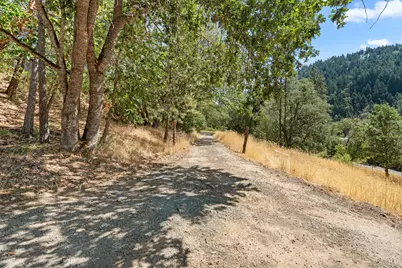 18505 E Evans Creek Road, Rogue River, OR 97537 - Photo 9