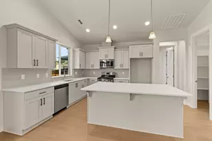 109 Valemont Dr, Eagle Point, OR 97524 - Photo 7