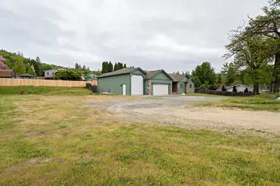 1634 NW F Street, Grants Pass, OR 97526 - Photo 23