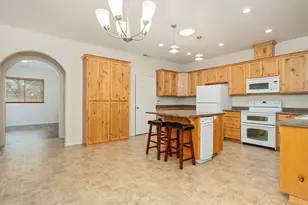 1634 NW F St, Grants Pass, OR 97526 - Photo 3