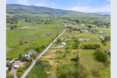 198 E Butler Lane, Ashland, OR 97520 - Photo 3