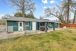 149 Queens Branch Rd, Rogue River, OR 97537 - Photo 3