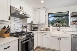 64950 Glacier View Dr, Bend, OR 97703 - Photo 13