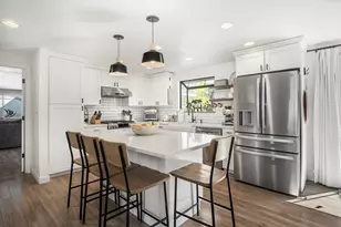 64950 Glacier View Dr, Bend, OR 97703 - Photo 11