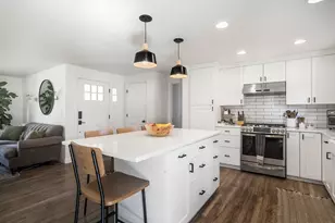 64950 Glacier View Dr, Bend, OR 97703 - Photo 15