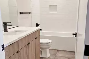 2580 N W Awbrey Point Cir, Bend, OR 97703 - Photo 29