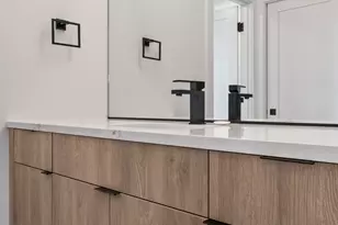 2580 N W Awbrey Point Cir, Bend, OR 97703 - Photo 55