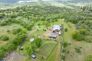 7575 Torrey Pines Terrace, Eagle Point, OR 97524 - Photo 11