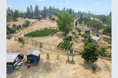 7575 Torrey Pines Terrace, Eagle Point, OR 97524 - Photo 13