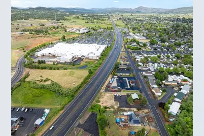 10744 Highway 62, Eagle Point, OR 97524 - Photo 15