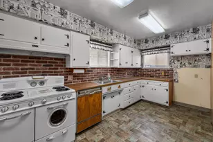 195 SE Roosevelt Ave, Bend, OR 97702 - Photo 21