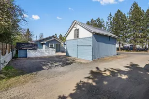 195 SE Roosevelt Ave, Bend, OR 97702 - Photo 11