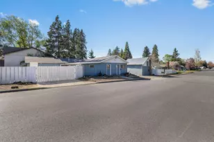 195 SE Roosevelt Ave, Bend, OR 97702 - Photo 7