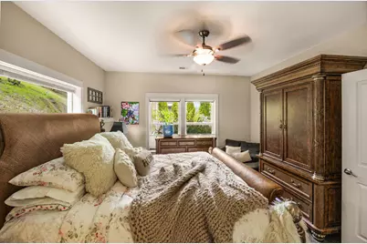 205 Oak Knoll Way, Jacksonville, OR 97530 - Photo 25