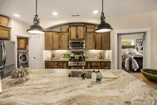 205 Oak Knoll Way, Jacksonville, OR 97530 - Photo 23