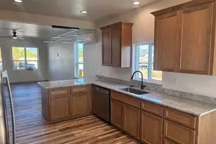 722 Dahl Pl, Medford, OR 97501 - Photo 3