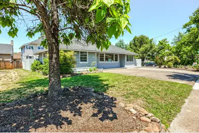 1204 W Main Street, Medford, OR 97501 - Photo 9