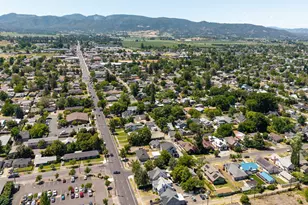 1204 W Main St, Medford, OR 97501 - Photo 31