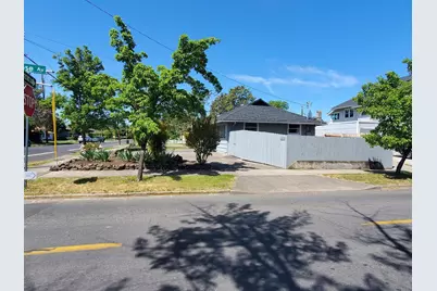 1204 W Main Street, Medford, OR 97501 - Photo 7
