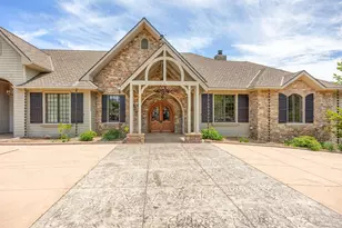 1918 Stevens Rd, Eagle Point, OR 97524 - Photo 3