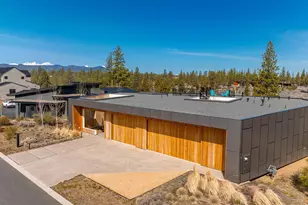 61913 Hosmer Lake Dr, Bend, OR 97702 - Photo 9