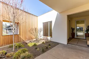 61913 Hosmer Lake Dr, Bend, OR 97702 - Photo 15