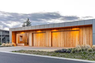 61913 Hosmer Lake Dr, Bend, OR 97702 - Photo 3