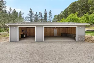 3995 E Evans Creek Rd, Rogue River, OR 97537 - Photo 27