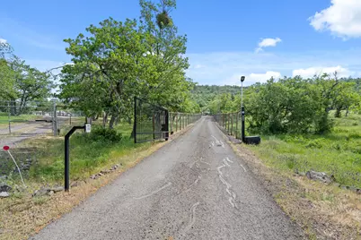 4002 Dry Creek Road, Medford, OR 97504 - Photo 53