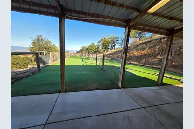 4002 Dry Creek Road, Medford, OR 97504 - Photo 51