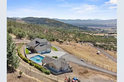 4002 Dry Creek Road, Medford, OR 97504 - Photo 39