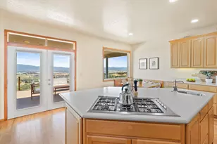 4002 Dry Creek Rd, Medford, OR 97504 - Photo 11