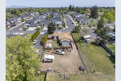 2667 NE Jones Road, Bend, OR 97701 - Photo 5