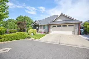 426 SE Cadet Ct, Grants Pass, OR 97527 - Photo 1