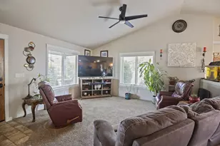 426 SE Cadet Ct, Grants Pass, OR 97527 - Photo 7