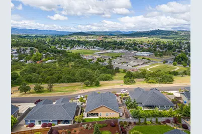 218 Cambridge Terrace, Eagle Point, OR 97524 - Photo 5