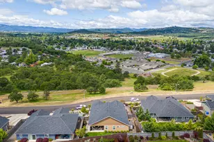 218 Cambridge Terrace, Eagle Point, OR 97524 - Photo 5