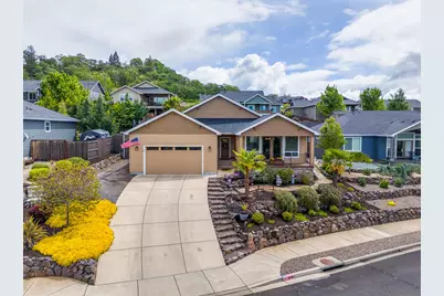 218 Cambridge Terrace, Eagle Point, OR 97524 - Photo 1