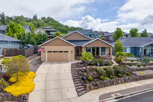 218 Cambridge Terrace, Eagle Point, OR 97524 - Photo 1