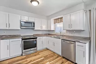 1129 SW Ballinger Dr, Grants Pass, OR 97526 - Photo 5