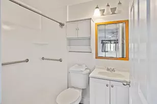 1129 SW Ballinger Dr, Grants Pass, OR 97526 - Photo 9